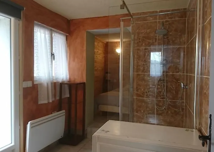 Le Jouteau, Piscine Interieure, Babyfoot, Ping Pong *